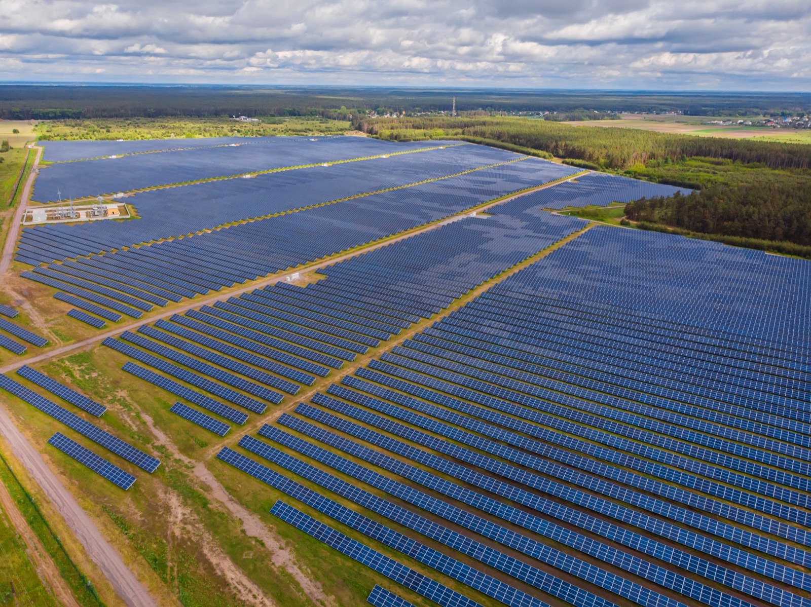 A picture of a solar farm, which highlights the importance of solar energy insurance